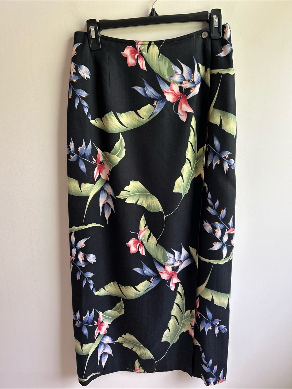 Tommy Bahama Black Silk Skirt with Pink and Blue Floral Accents 100% Silk